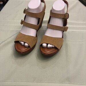 Bella Vita Tan Wedge Sandals